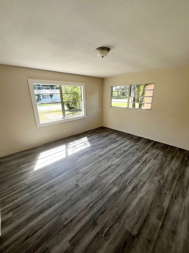 Building Photo - HUGE 3BR/1BA Dade City Home w/Large Bedrooms; NO APPLICATION FEE!!