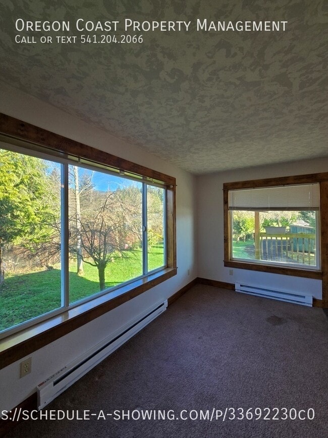 Building Photo - 1025 Wilson River Loop