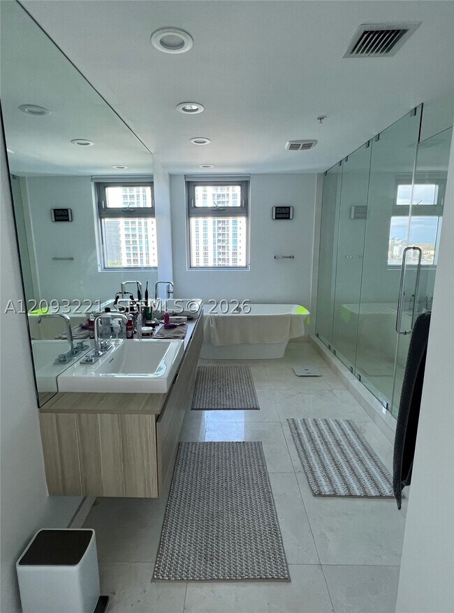 Building Photo - 17301 Biscayne Blvd