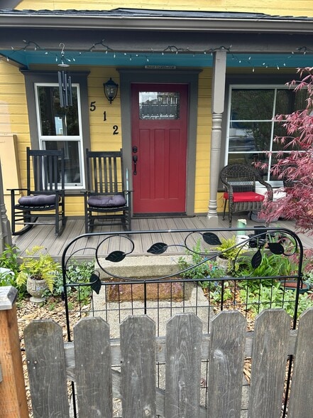 Building Photo - 512 Avenue C