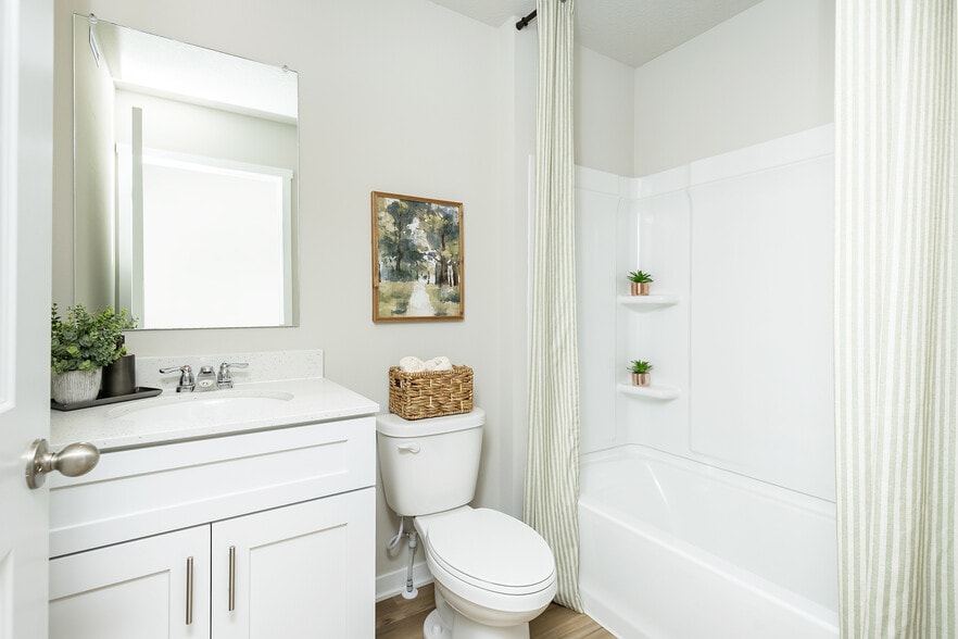 2nd Floor Main Bathroom- This home is not furnished - 4302 NE 13th St