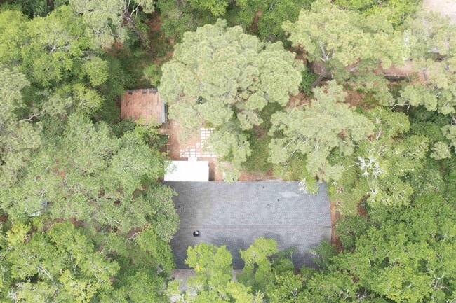 Building Photo - 1401 Twin Oaks Dr