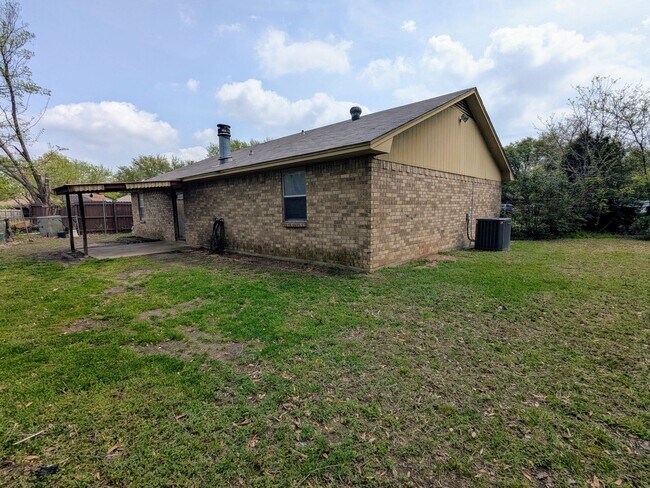 Building Photo - 12419 Sparrow Ct