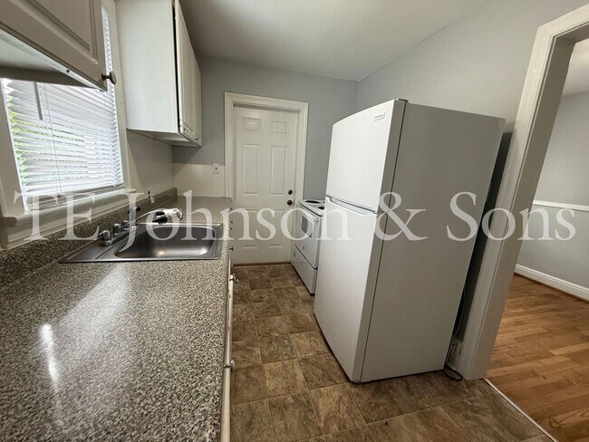 Building Photo - Charming Renovated 3BR Home