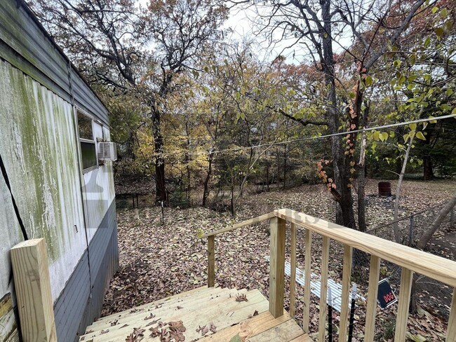 Building Photo - Charming 2-bedroom, 1-bathroom home!