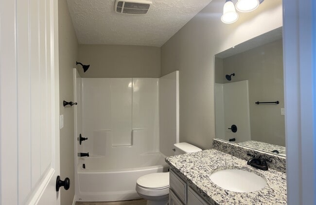 Building Photo - 2216 Amanda Ln