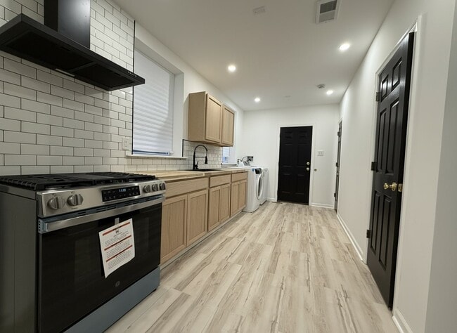 Building Photo - 615 S Conestoga St