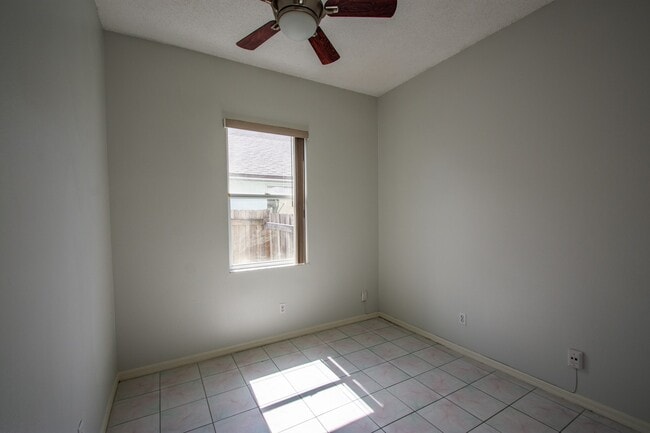 Building Photo - Available Now! 3/2 Home Near Hunter's Cree...