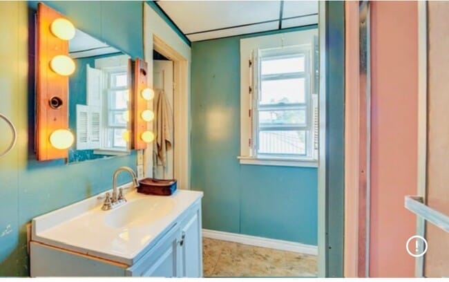 Building Photo - 205 W Fulton St