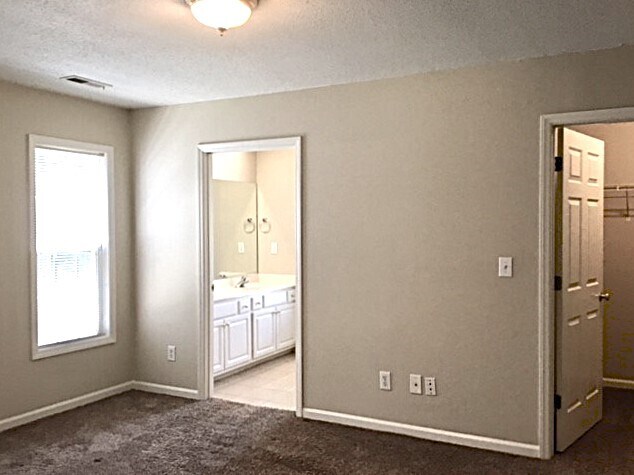Building Photo - 5640 Regent Village Dr