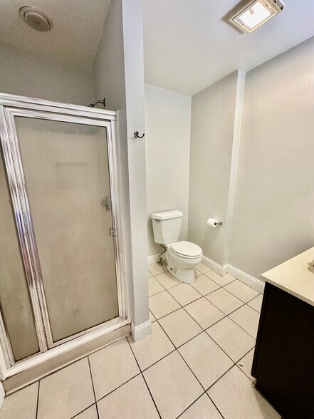 Building Photo - 10 Strathmore Rd