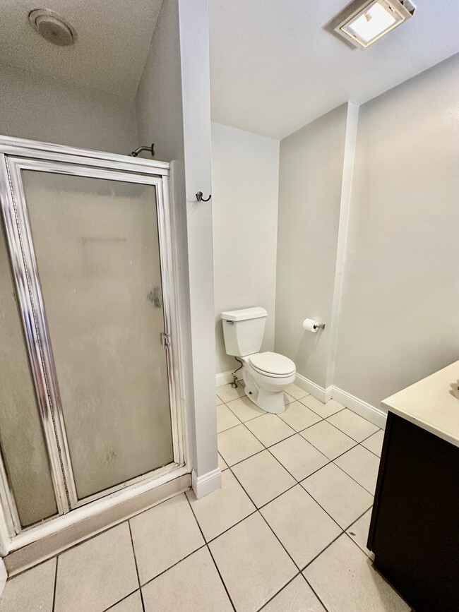 Building Photo - 10 Strathmore Rd