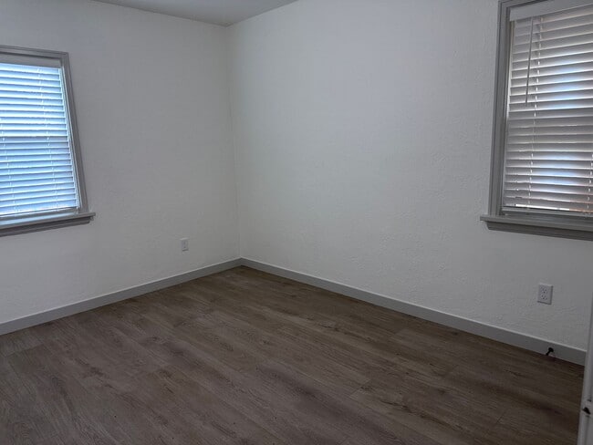 Building Photo - 445 2nd St