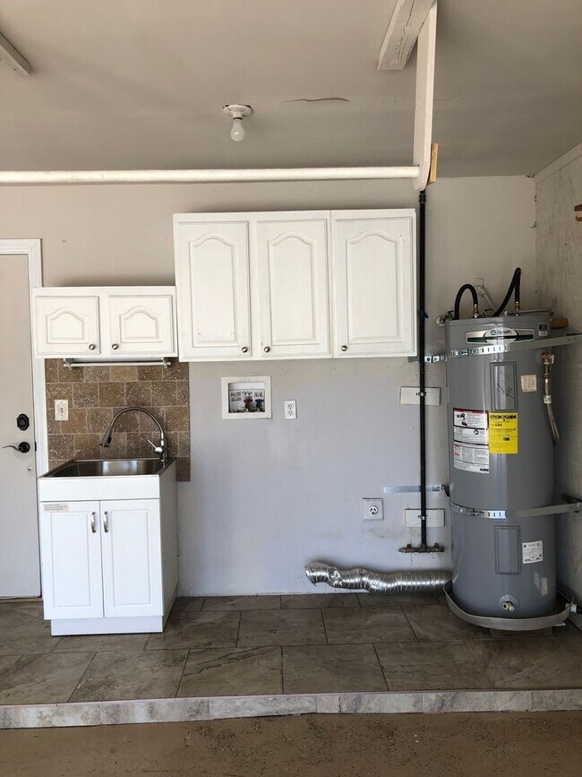 Building Photo - Beautiful Upgraded Home in Henderson