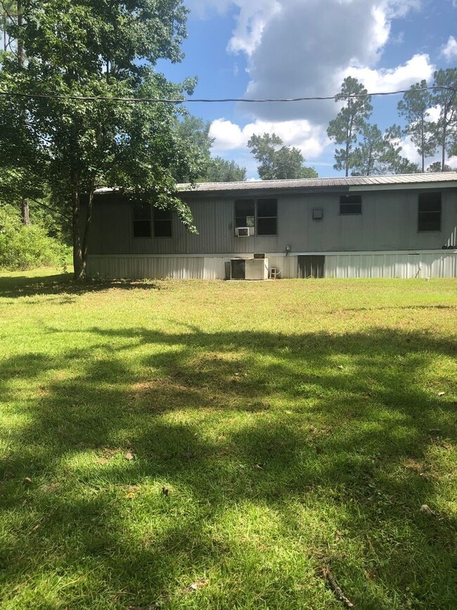 Building Photo - 3 Bedroom Rental In North Crawfordville Av...
