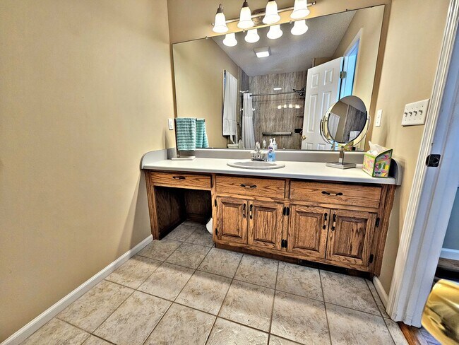 Building Photo - HOUSE FOR RENT - 4BR - Harvest