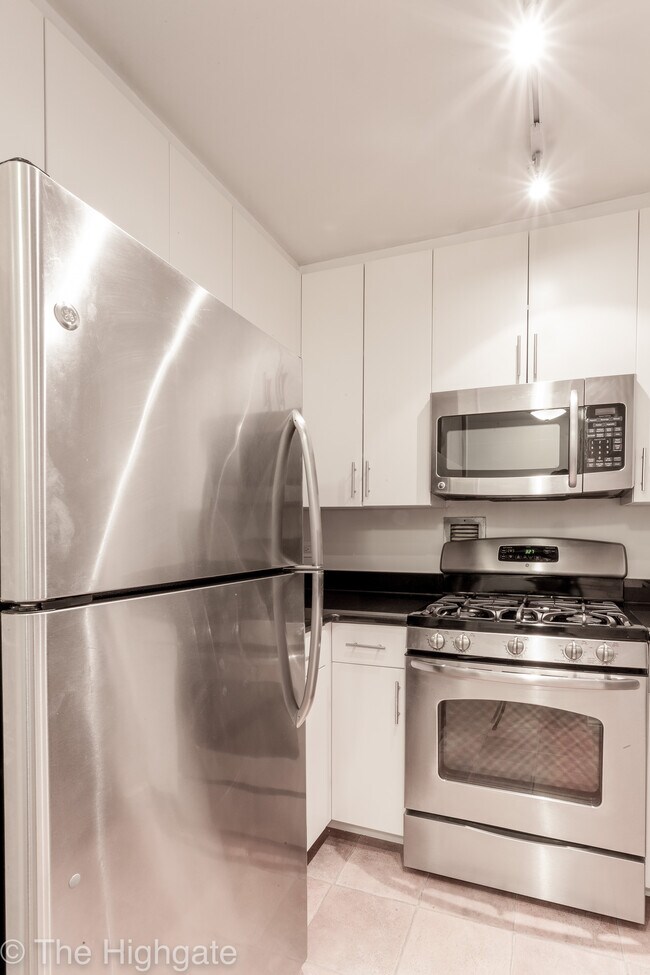 Building Photo - 182 E 95th St