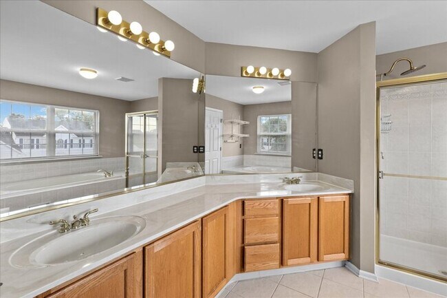 Building Photo - 49 Equestrian Dr