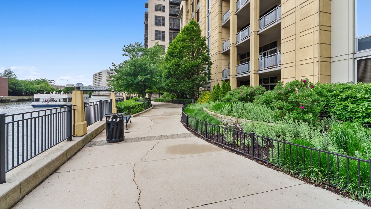 Building River Walk Access - 700 Larrabee N St