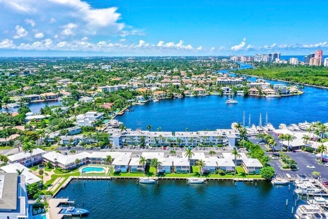 Building Photo - 2727 Yacht Club Blvd