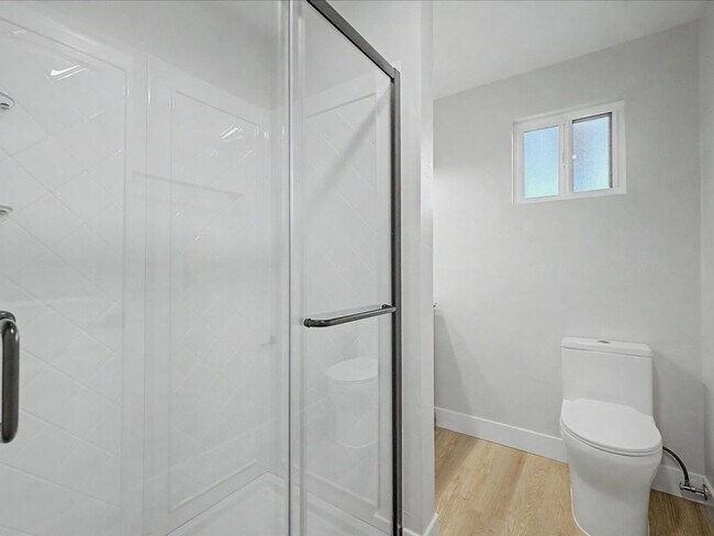 Building Photo - Beautiful & Spacious Home with Modern Upgrades & Community Amenities