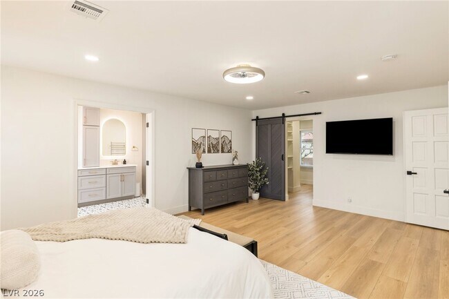 Building Photo - 4045 W Mardon Ave