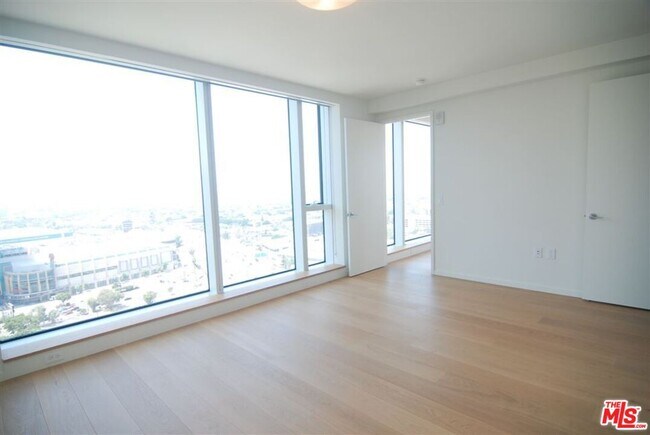 Building Photo - 889 Francisco St