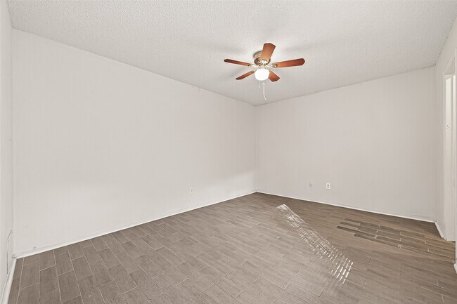 Building Photo - 13040 Greenway Chase Ct