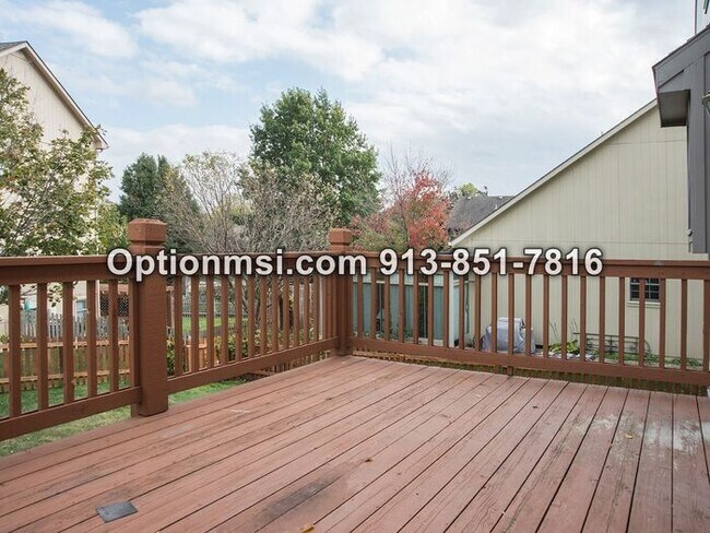 Building Photo - Close to Olathe East Highschool!