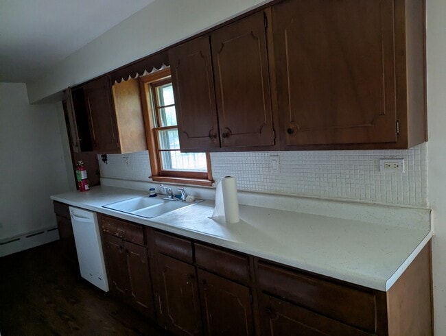 Building Photo - 219 W 79th St