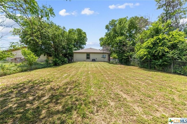 Building Photo - 2807 Terrace Dr