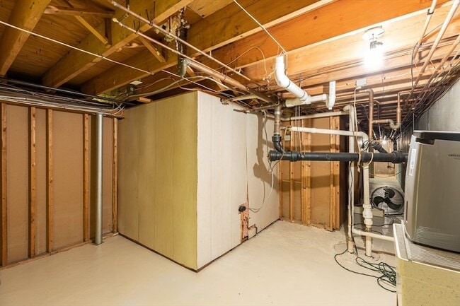 Building Photo - 25 Naushon Cir