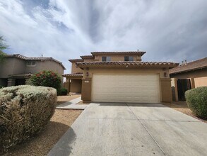 Building Photo - 4 Bed 2.5 Bath Home with Split Floor Plan,...