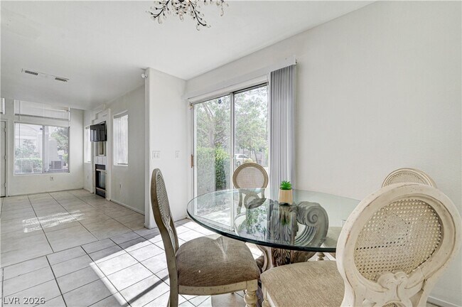 Building Photo - 4040 Castle Cove Dr