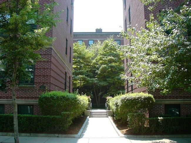 Building Photo - 38 Linnaean St