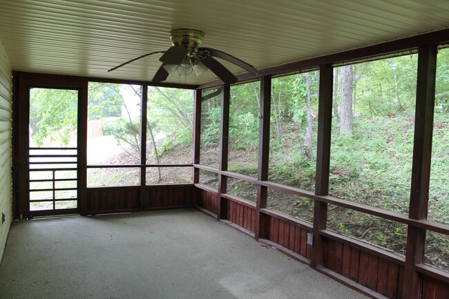 Building Photo - Prime location!  Award winning Oak Ridge Schools