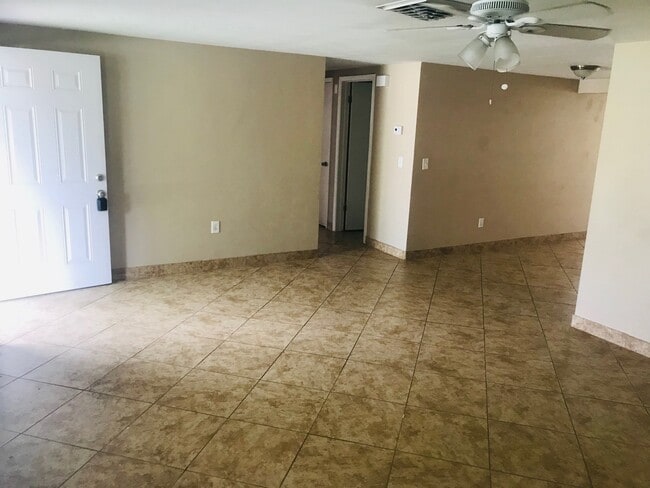 Building Photo - Beautiful 2 bedroom / 2 bath available now!