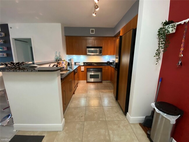 Building Photo - 2 br, 2 bath Condo - 325 S Biscayne Blvd A...