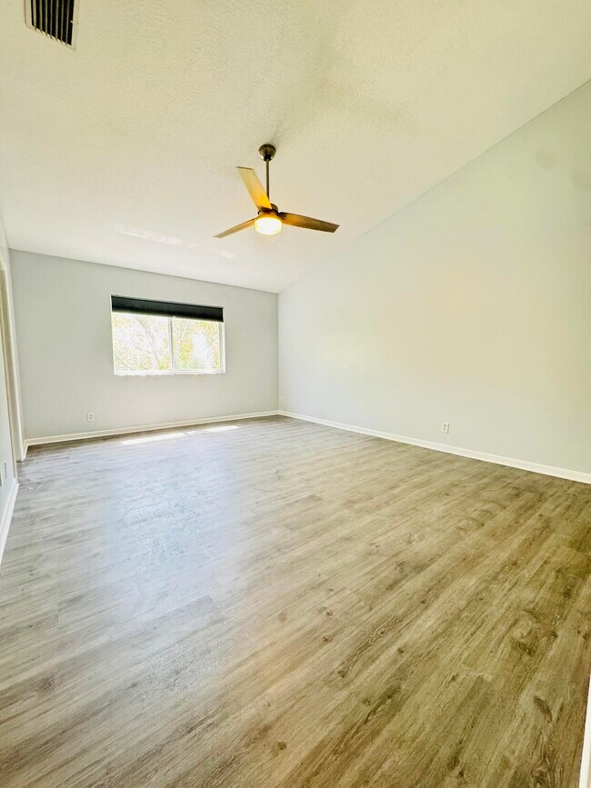 Building Photo - 77 Fairways Ln