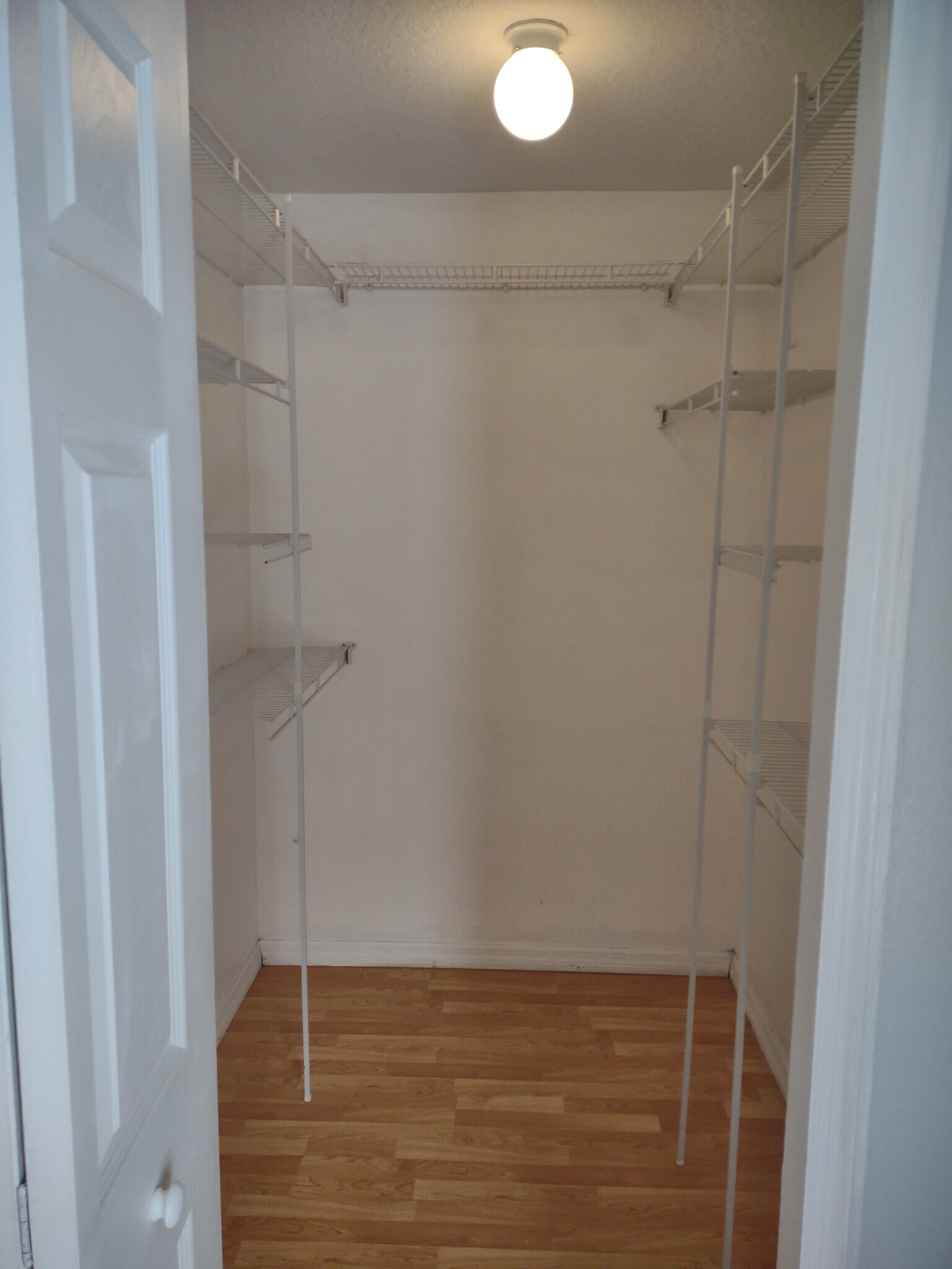 Building Photo - 405 N Willow Ave