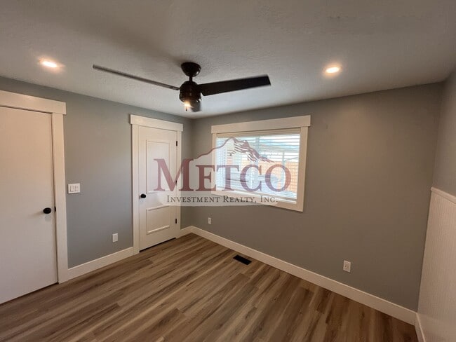 Building Photo - 536 Creswood Dr
