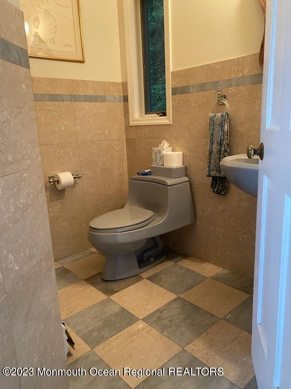 Building Photo - 9 Lake Dr