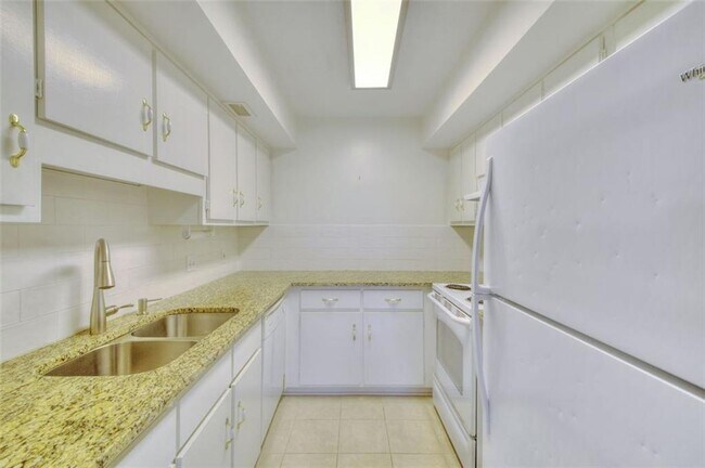 Building Photo - 425 Mount Vernon Hwy NE