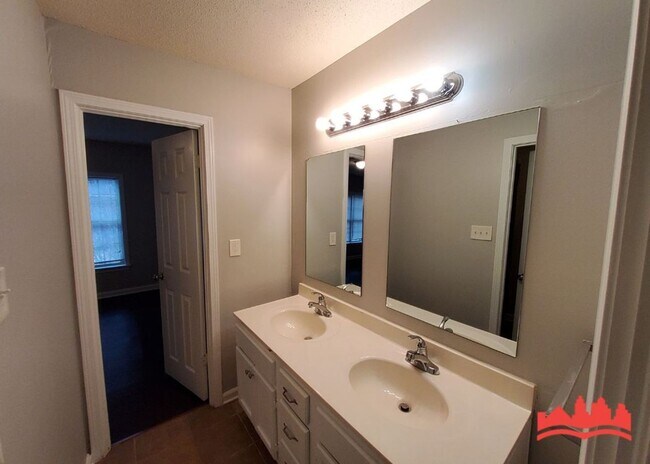 Building Photo - 6279 Kirby Downs Dr
