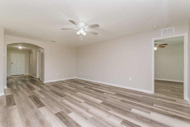 Building Photo - 6643 Wirevine Dr