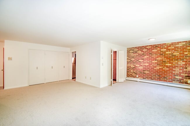 Building Photo - 3900 Park Ave