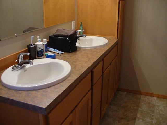 Building Photo - 402 N Pacific St