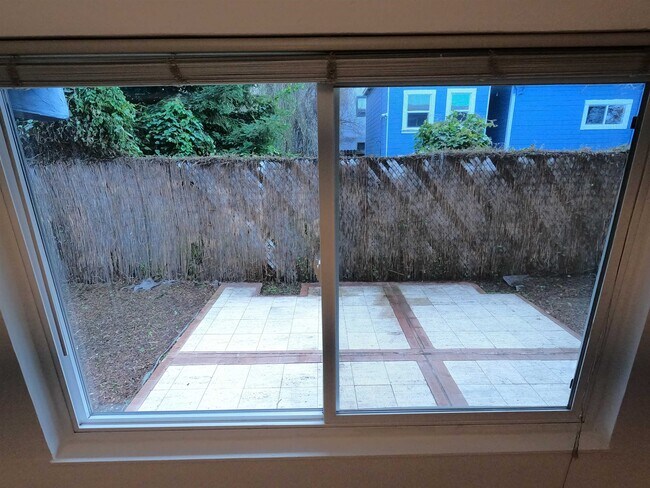 Building Photo - 968 45th St