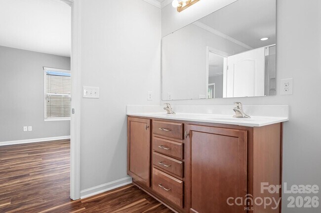 Building Photo - 2059 Blue Iris Dr