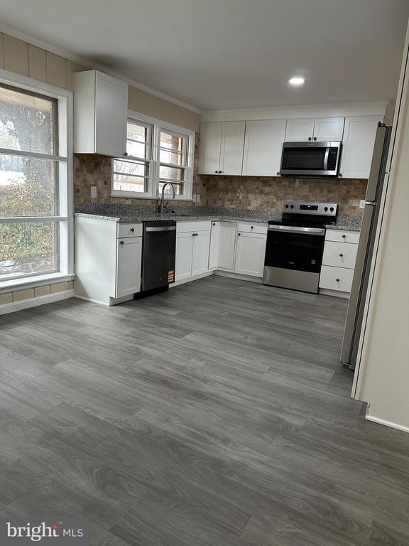 Building Photo - 934 N E St Ext